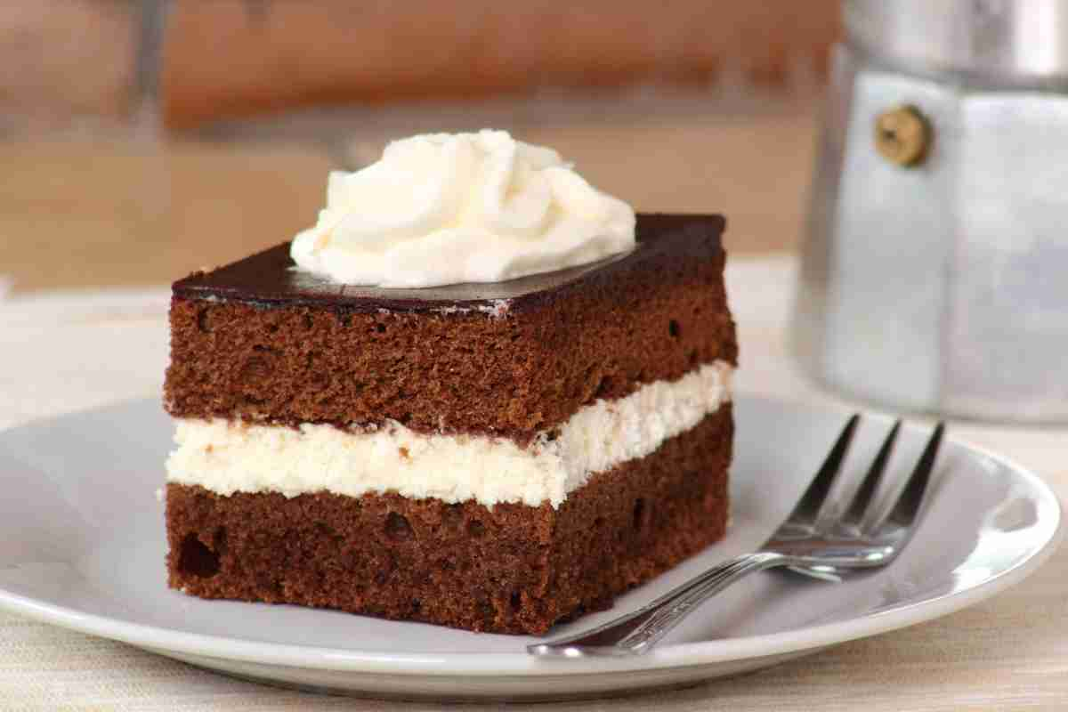 Dura pochissimo quando la faccio: la torta kinder delice è perfetta per questi giorni, che bontà