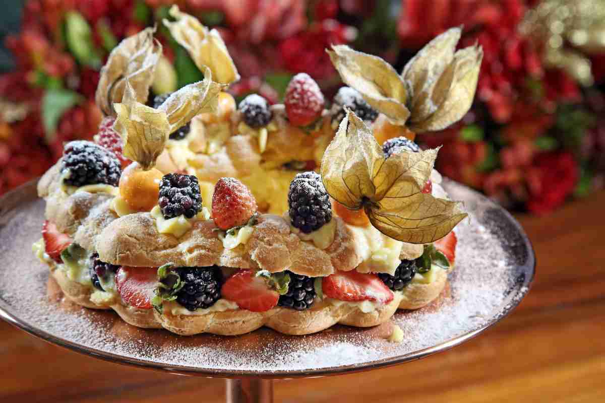 Torta bignè con Namelaka e frutti di bosco, la devi fare così per un risultato da pastry chef