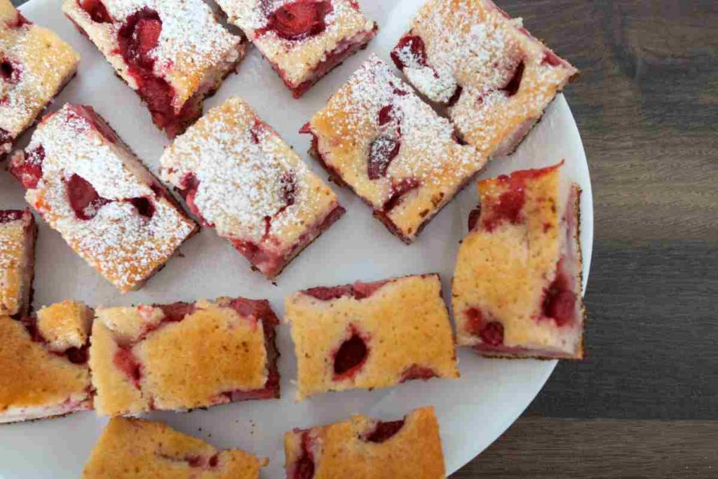 Torta con fragole e ricotta