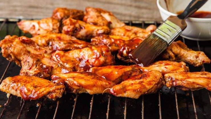 ricetta delle alette di pollo con BBQ e miele