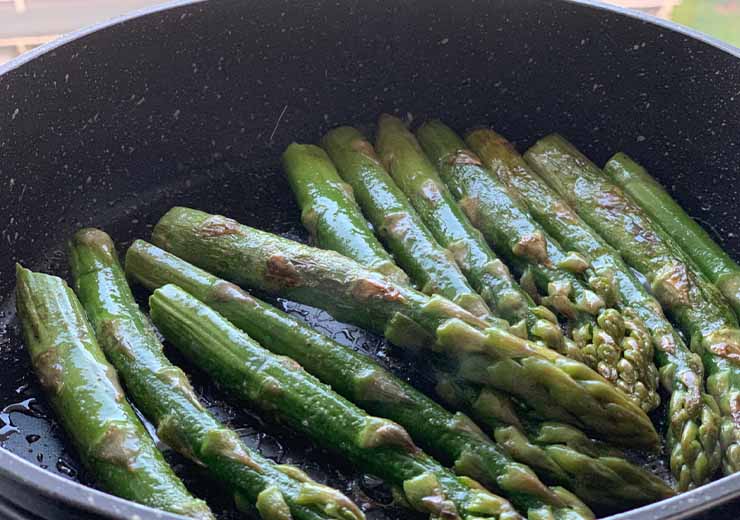 ricetta asparagi in padella