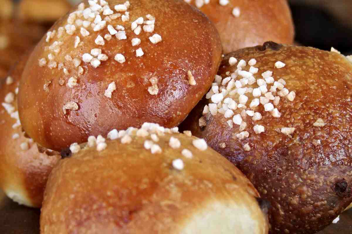 Piccole brioche delicate, dal profumo caramellato e goloso anche senza burro: mettici la Nutella e vedi che ti mangi