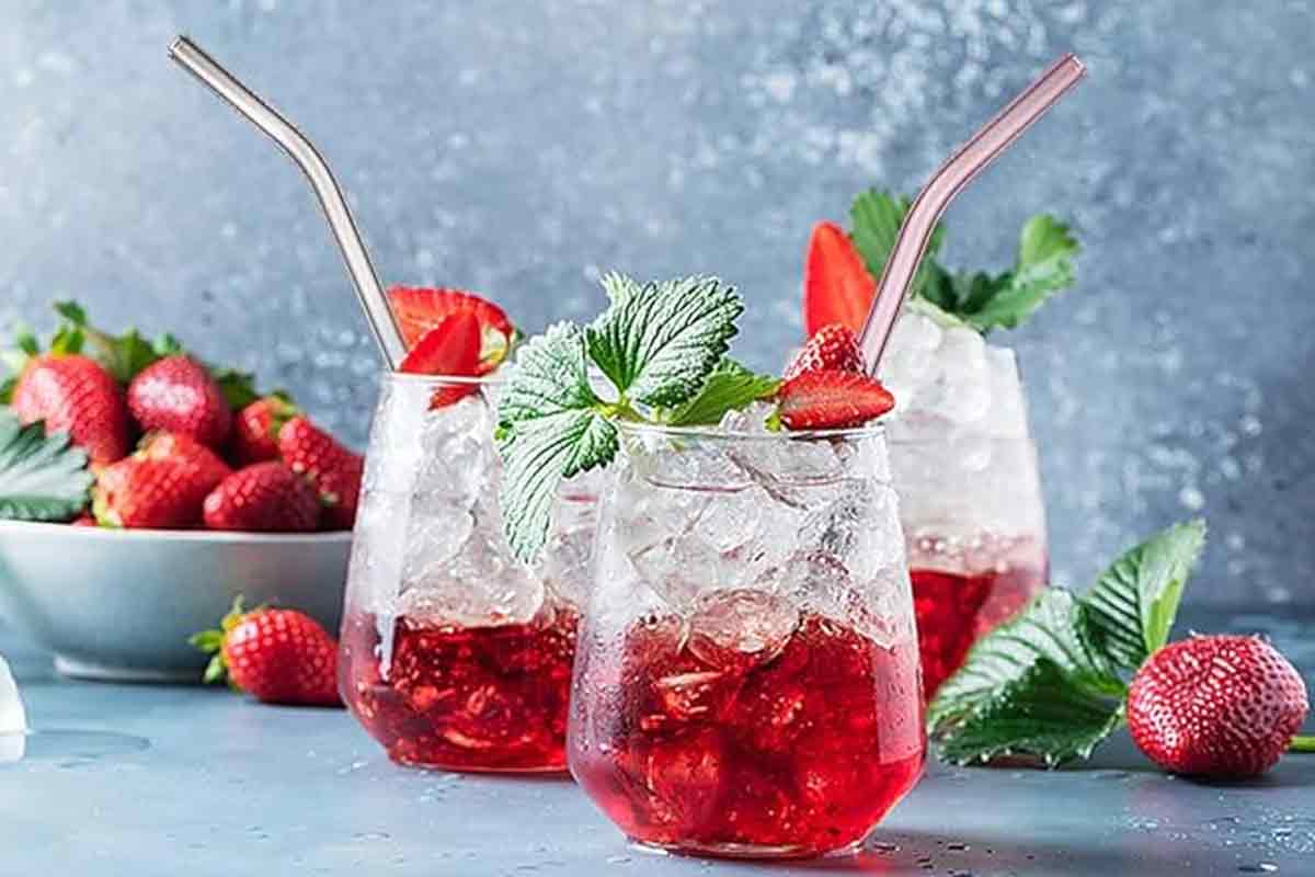 cannucce in vetro cocktail alle fragole