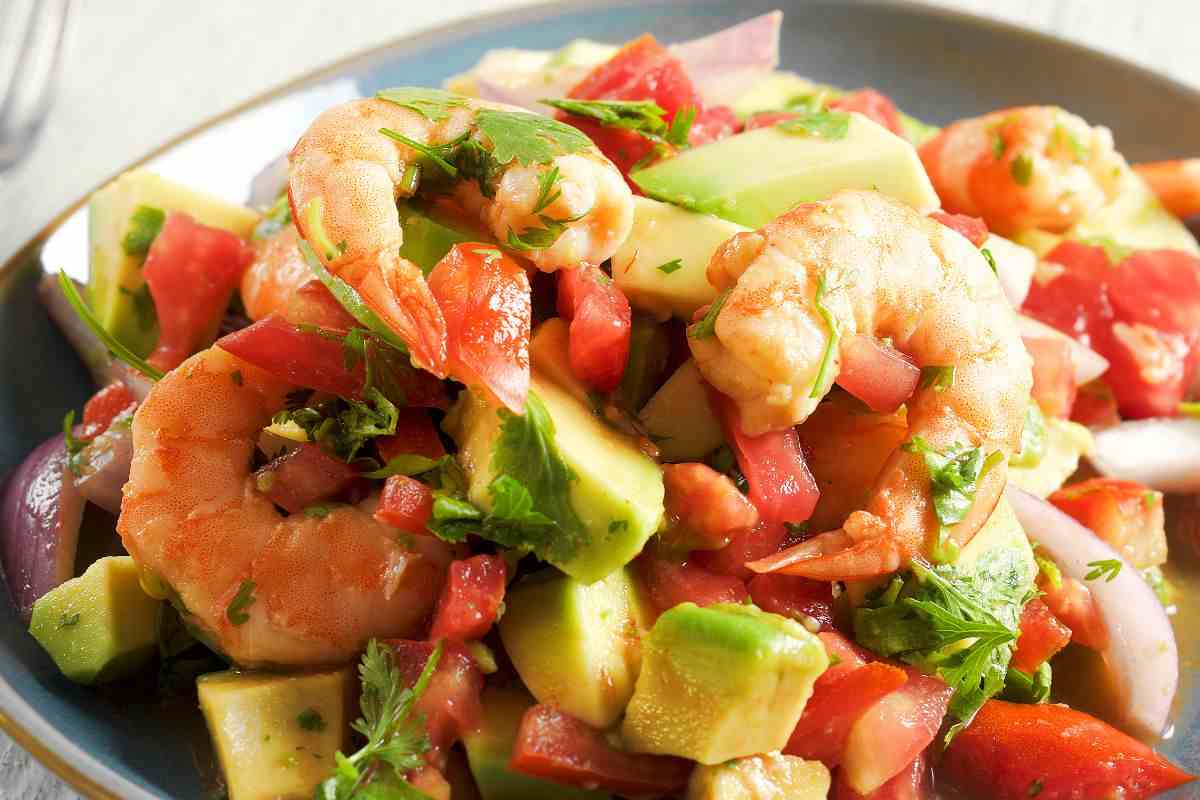 Con i gamberi e l’avocado ho preparato il ceviche, un’insalata fit e leggera tipica del Sudamerica