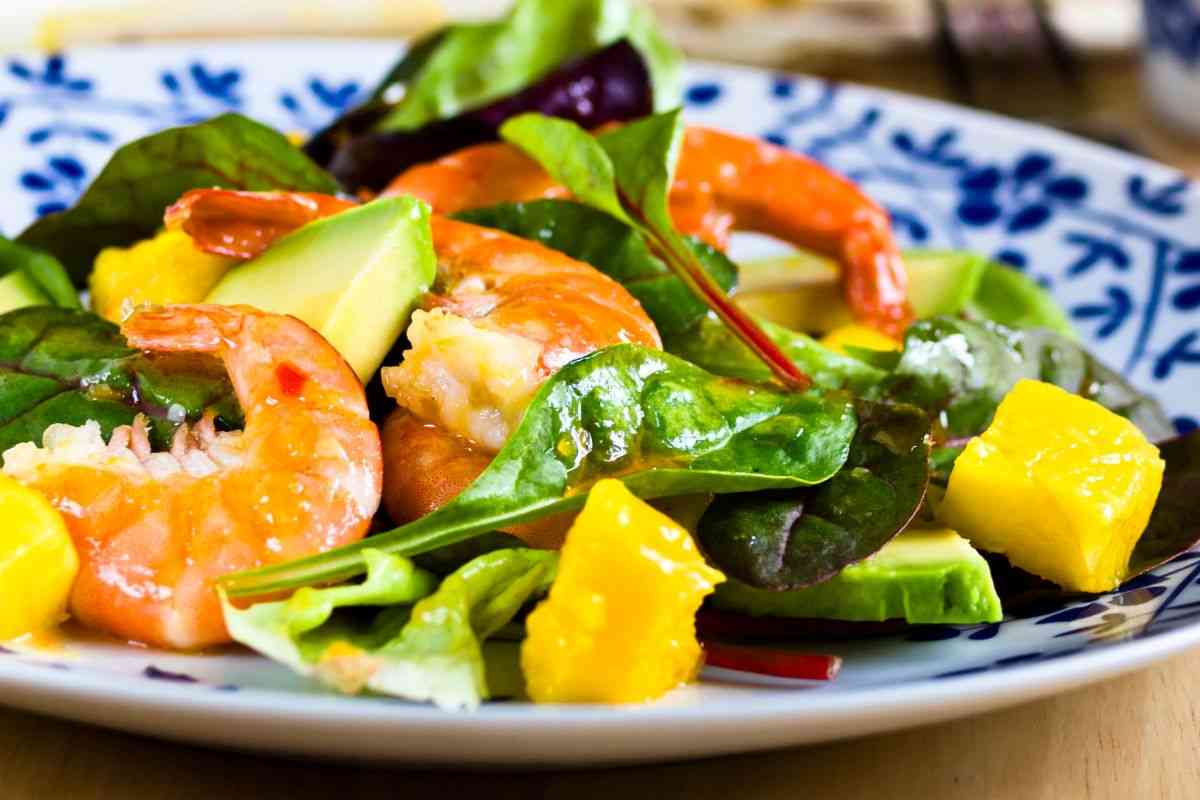 insalata gamberi, mango e spinacino ricetta