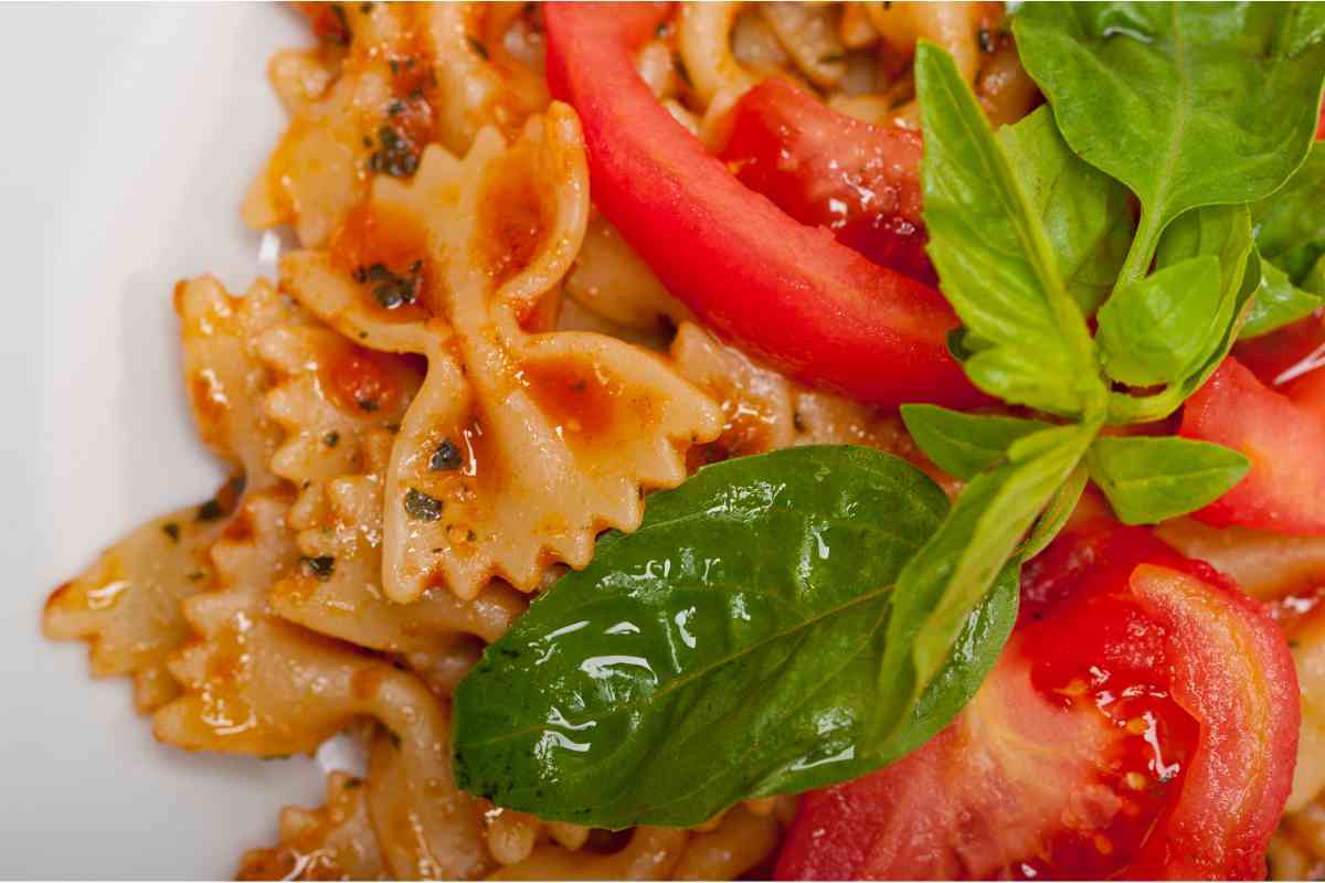 Farfalle al sugo con pomodoro e basilico