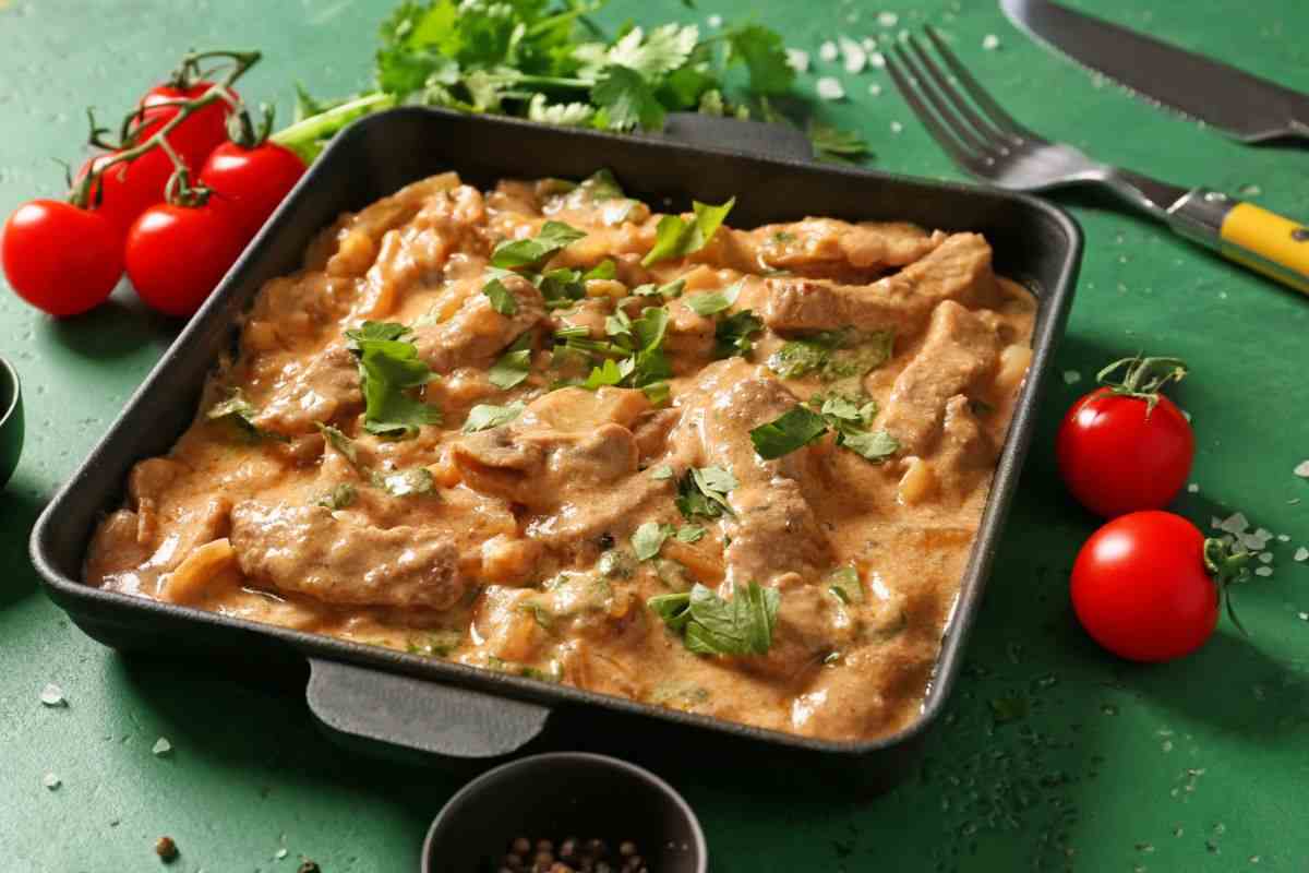 Questa ricetta russa è piaciuta a tutti, ho preparato il manzo alla Stroganoff