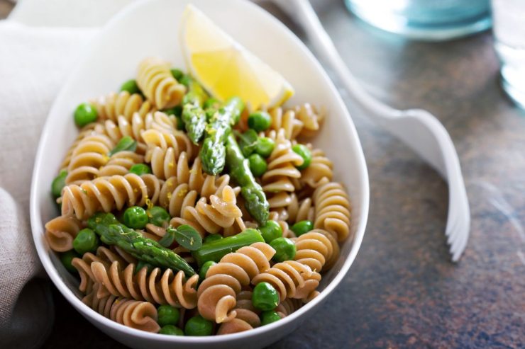 insalata di pasta con asparagi e piselli ricetta