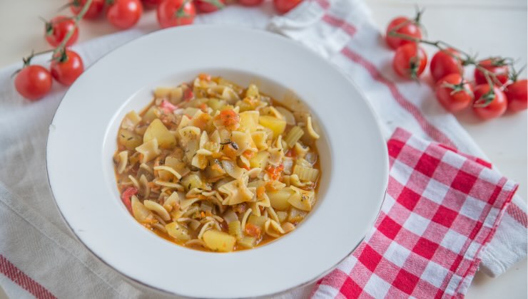 ricetta pasta e patate con pomodorini