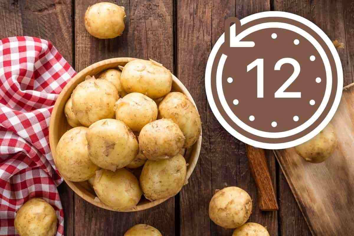 Non dirmi che le fai bollire ancora in acqua? Le patate cuocile così: risultato perfetto in soli 12 minuti