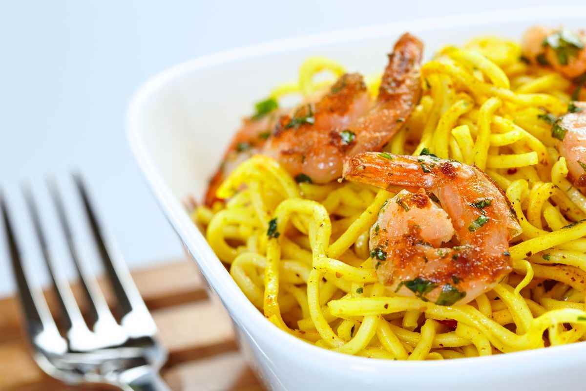 Spaghetti gamberi e curry