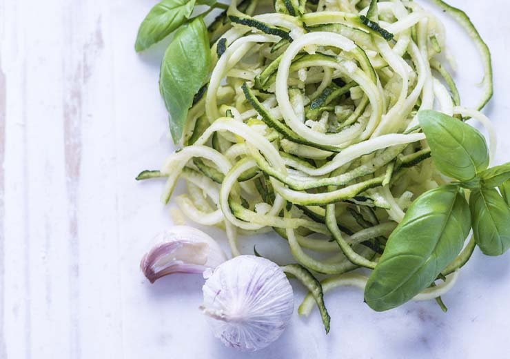 spaghetti di zucchine con pesto ricetta