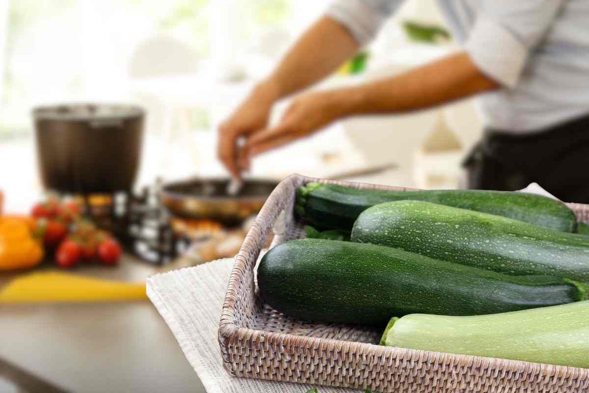 Con due zucchine ho fatto un primo quasi a zero calorie e ho fatto anche mangiare le verdure ai bambini spendendo pochissimo