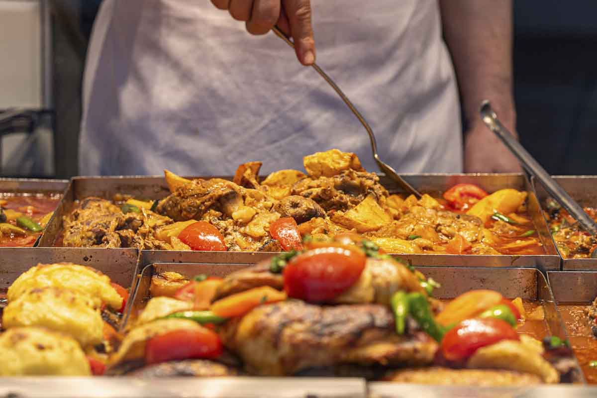 Lo street food asiatico che ti fa sentire un cittadino del mondo anche se sei a Roma: piatti unici e super saporiti