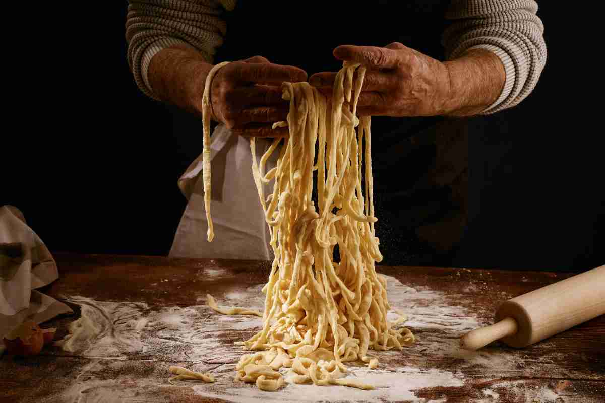 Troccoli freschi con ragù bianco e crema di uova