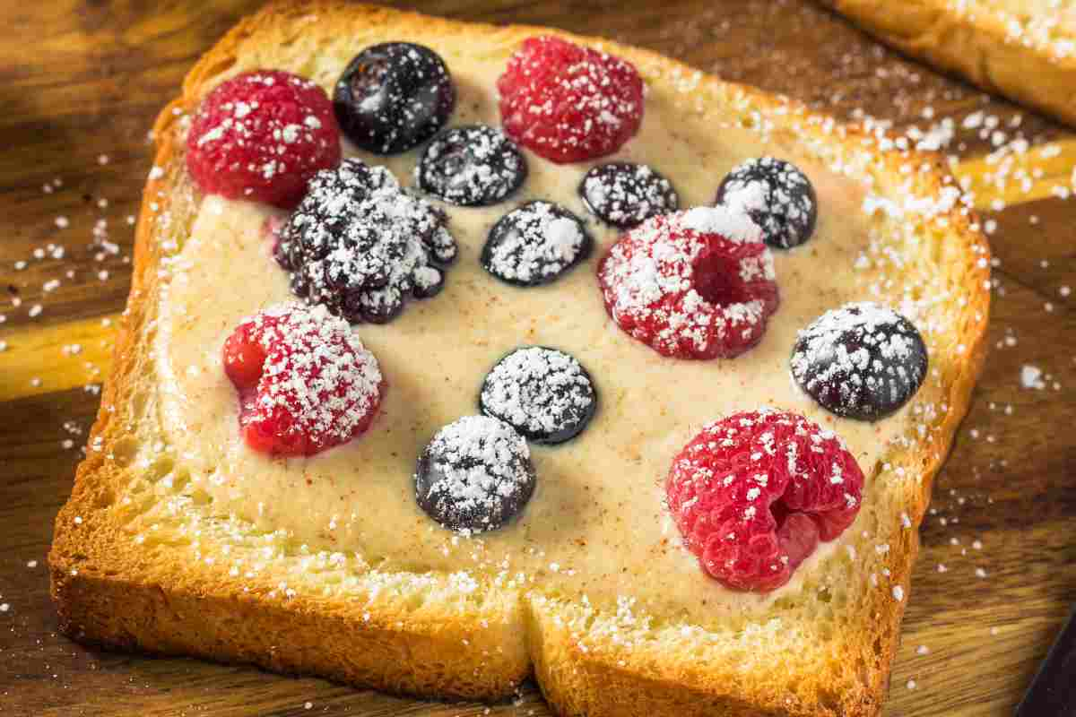 La merenda sana e golosa la fai con il pancarrè, lo yogurt e la frutta, 5 minuti ed è pronta