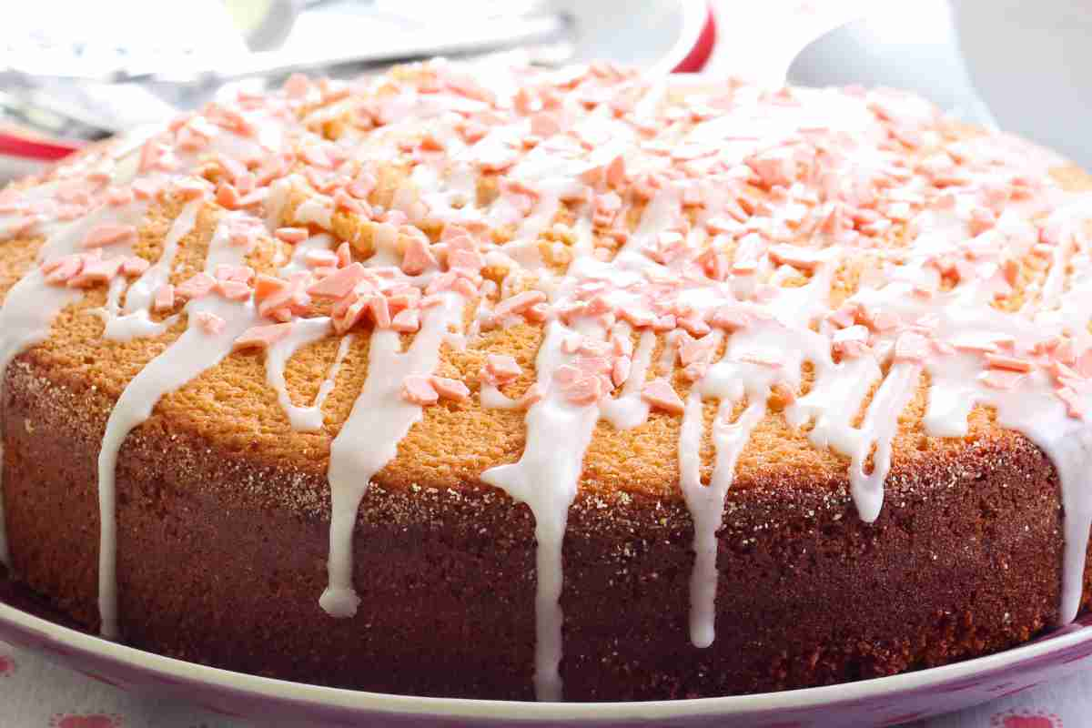 Soffice e perfetta da gustare sia a colazione che a merenda: questa torta ti conquisterà al primo assaggio