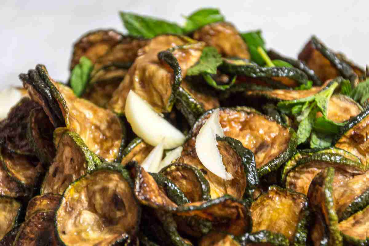 Zucchine alla scapece con menta e aglio