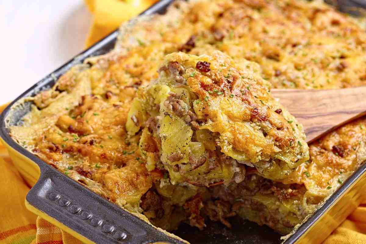 Patate gratinate con la carne, una volta provata questa ricetta non potrai più farne a meno