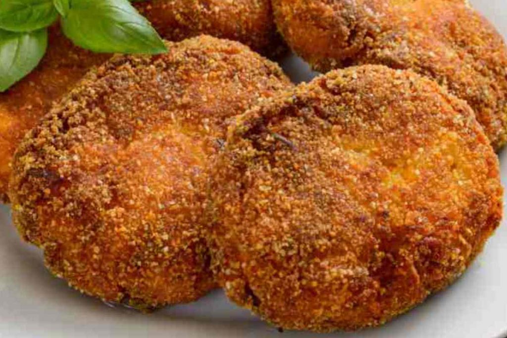 cotolette di cous cous in un piatto viste da molto vicino