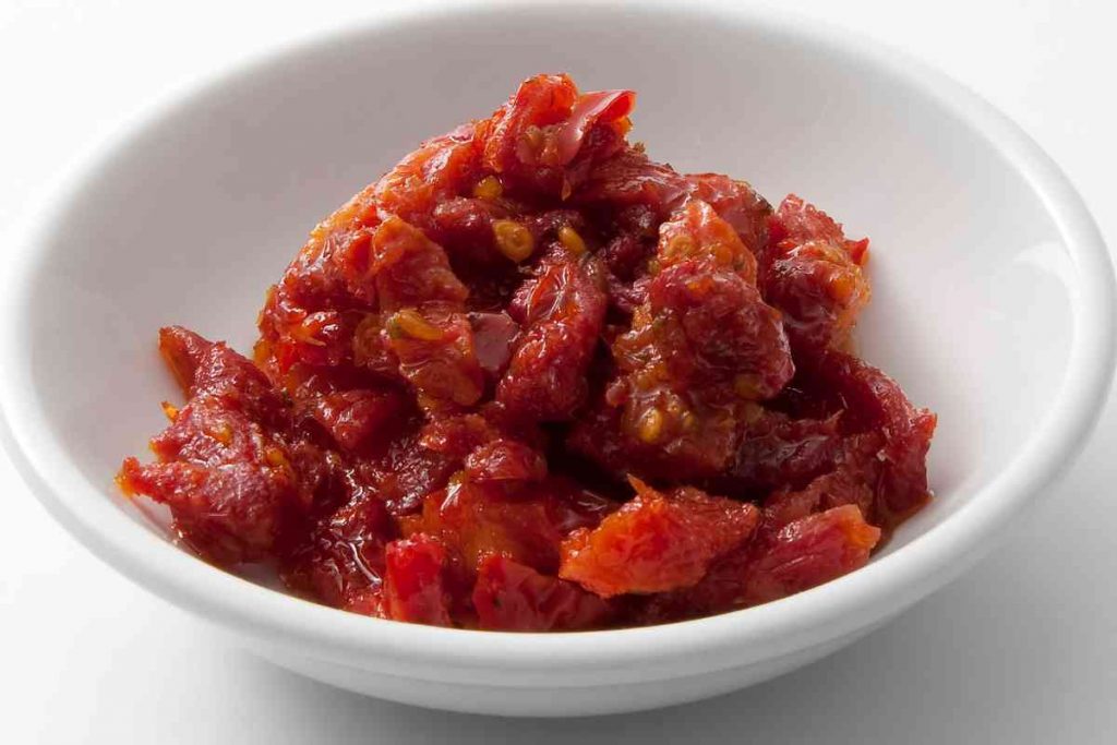 Pomodori secchi tritati con olio 