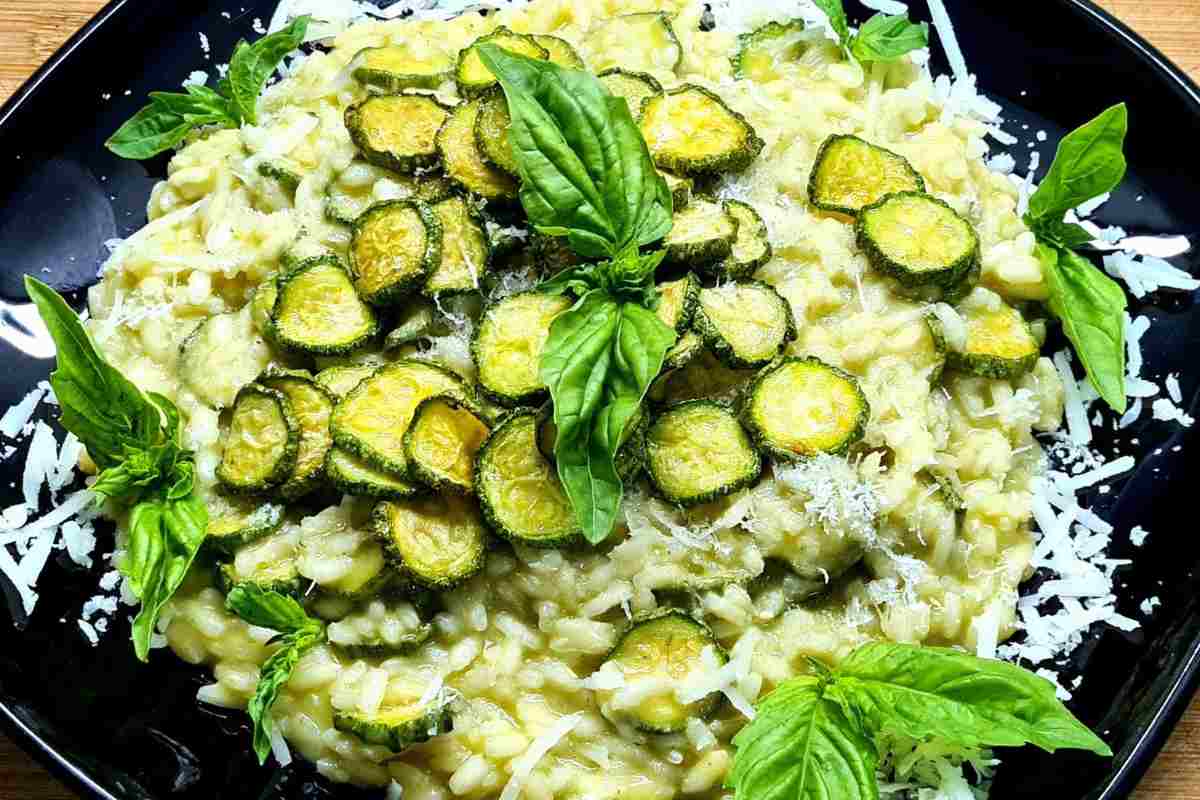 Risotto alla Nerano visto dall'alto in un piatto