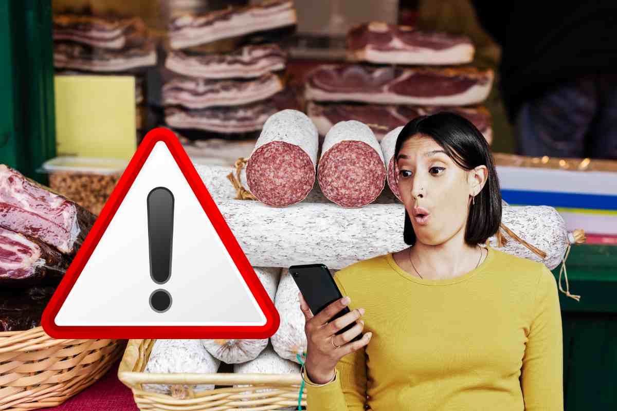 Dei salumi in vendita in un supermercato