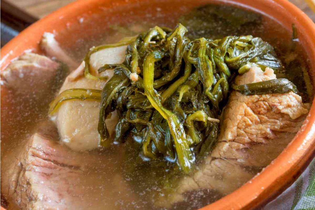 Minestra maritata in un coccio vista da vicino