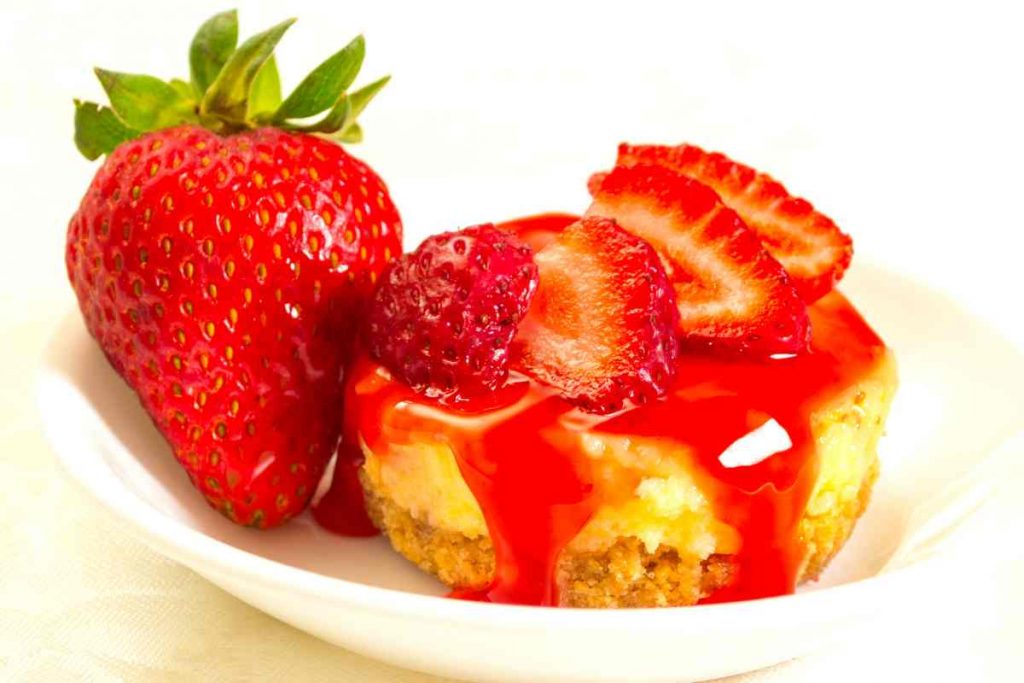 Mini cheesecake alle fragole fresche