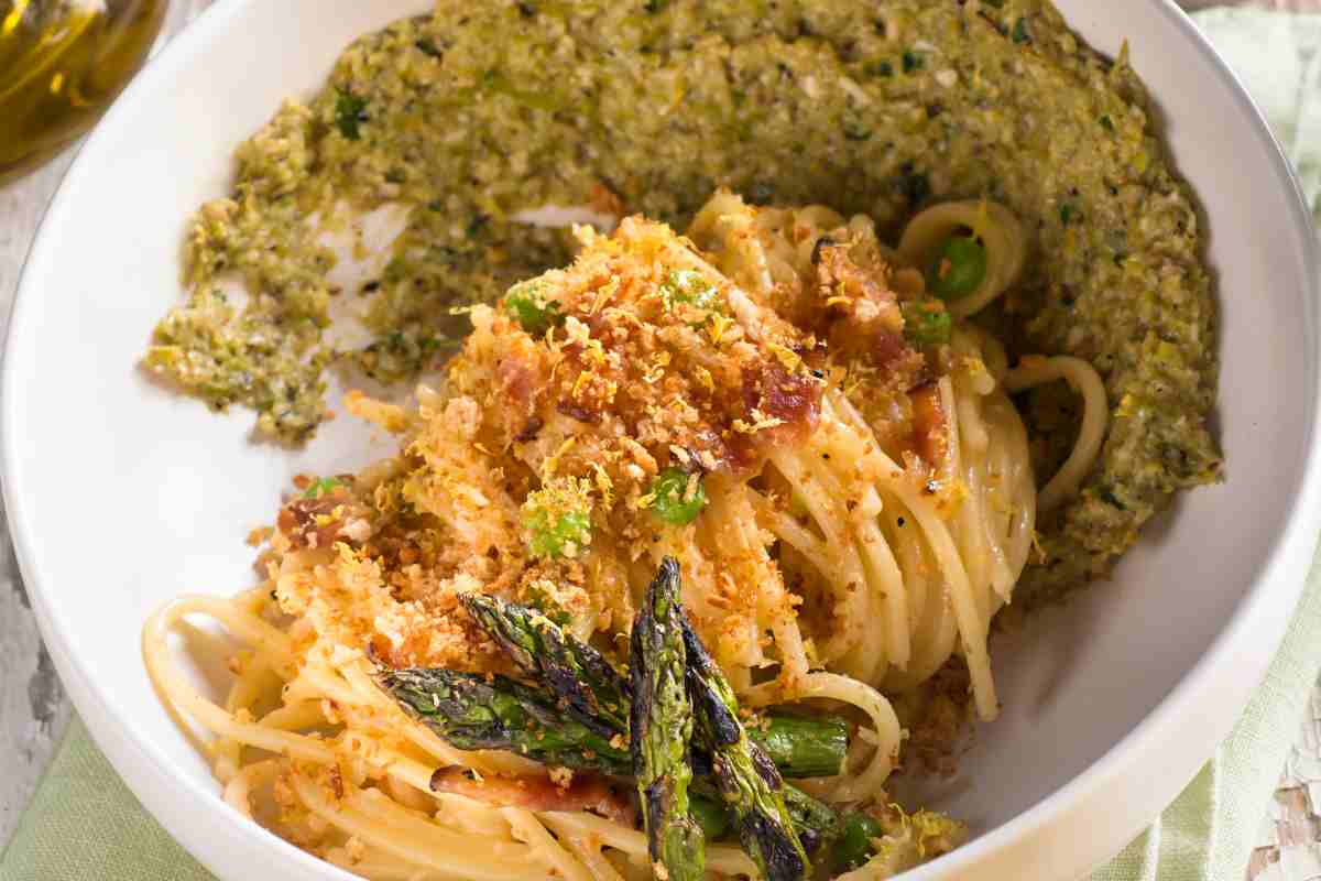 Spaghetti con pesto di asparagi e bottarga