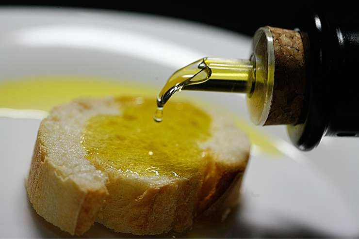 Pane con olio