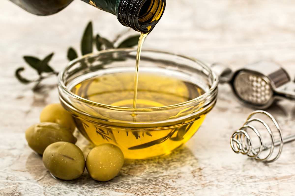 Ciotola con olio