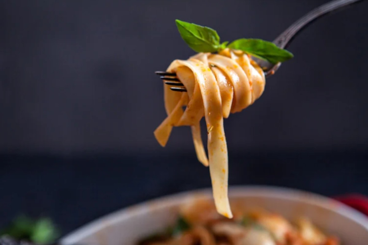 Non solo noci: con le mandorle ci fai un piatto di pasta che sembra opera di uno chef