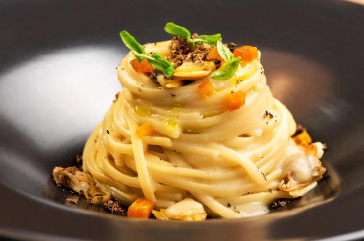 nido di pasta con mandorle e spezie