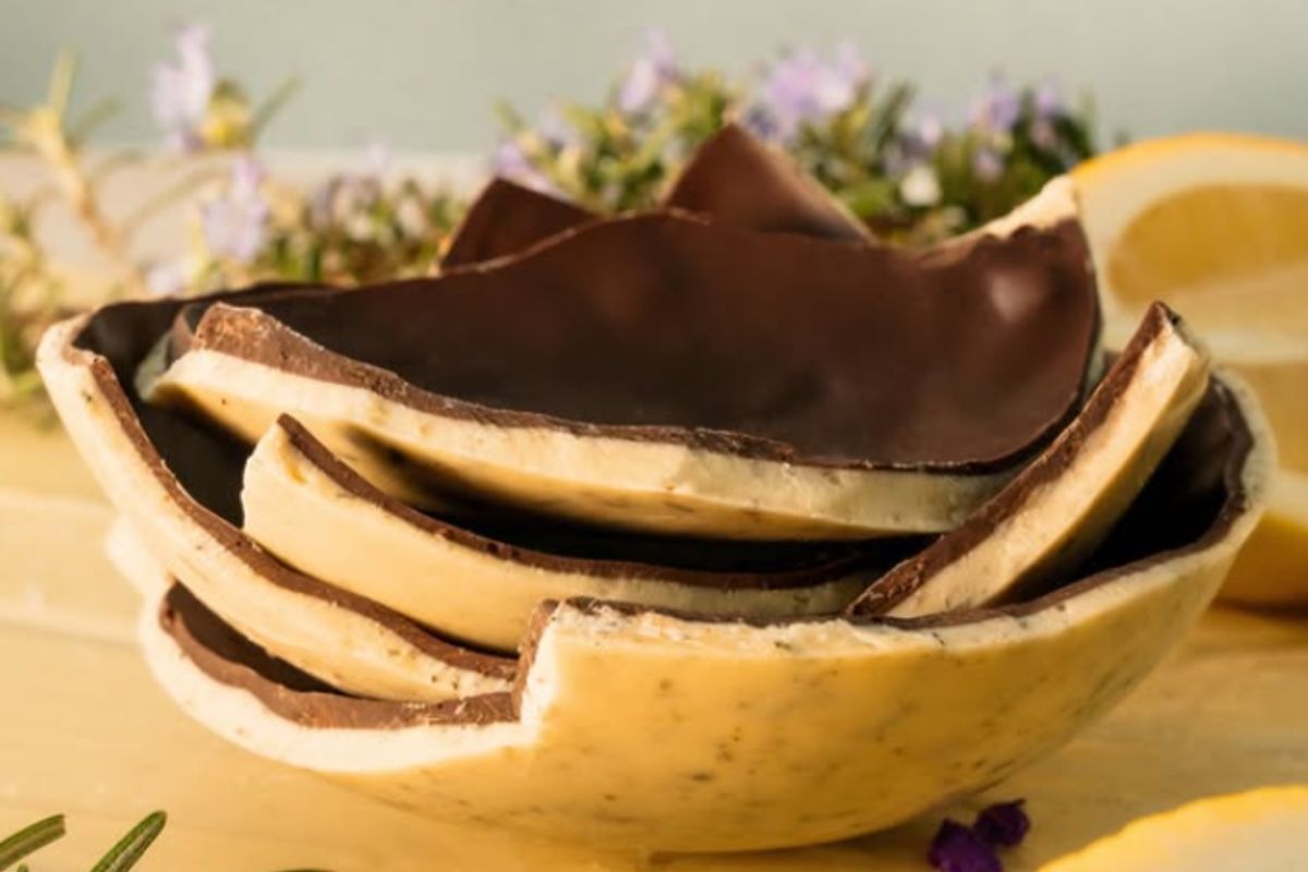 Uova di cioccolato con etichette ingannevoli: la famosissima azienda finisce nei guai