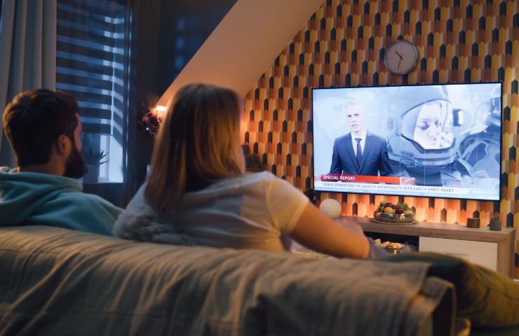 Coppia che guarda la tv