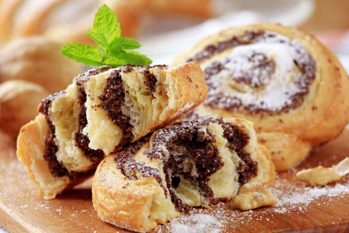 3 girelle su un piatto farcite alla Nutella