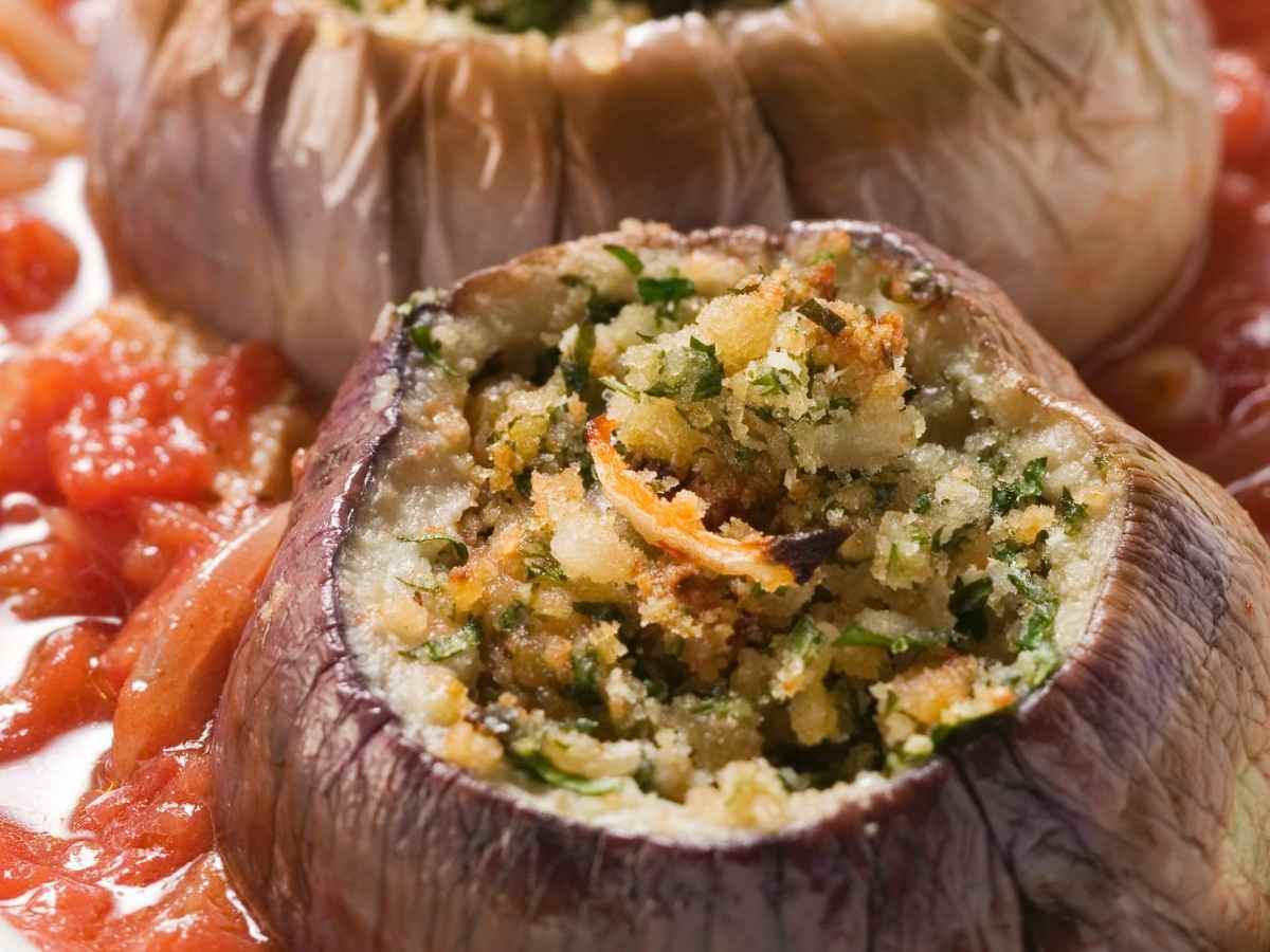 Melanzane 'mbuttunate con sugo