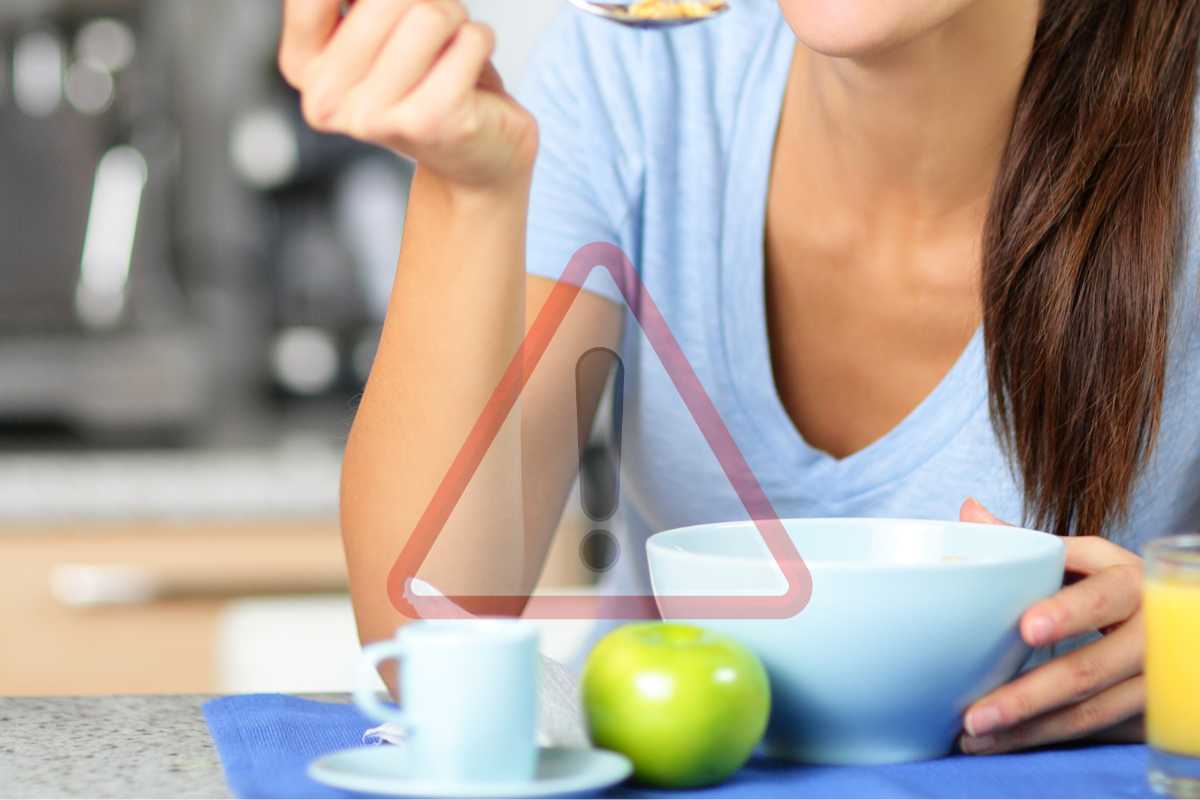 Persona che fa colazione