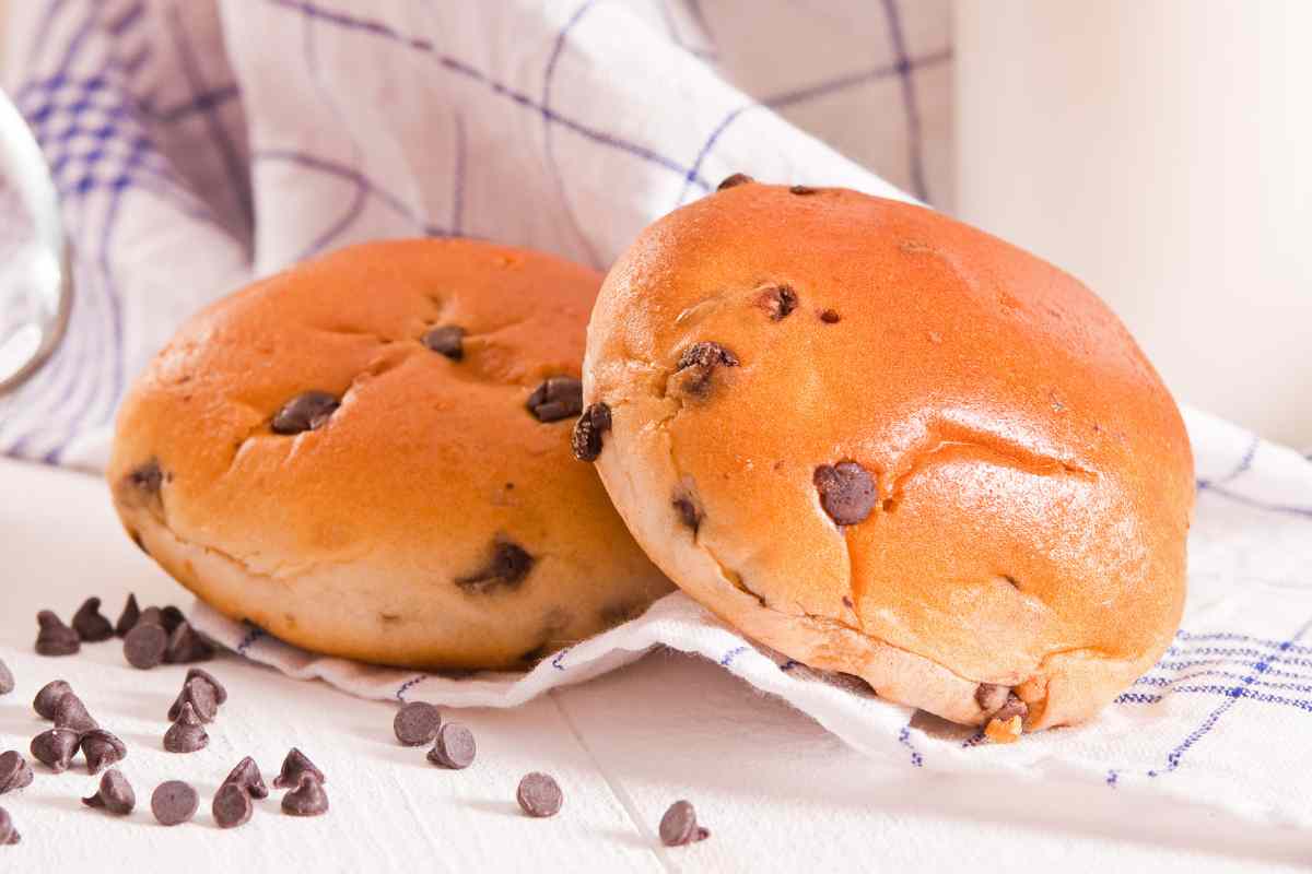 Ai bambini non faccio più mangiare le merendine industriali da quando ho scoperto questa ricetta, sforno i panini dolci in attimo e loro sono felicissimi
