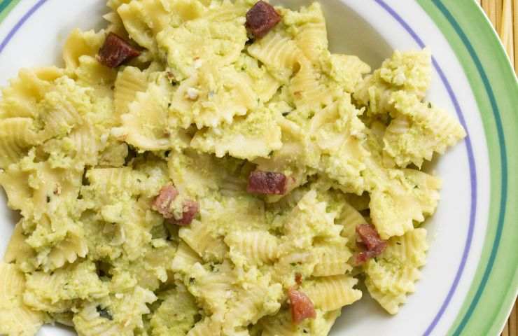 Pasta speck robiola zucchine
