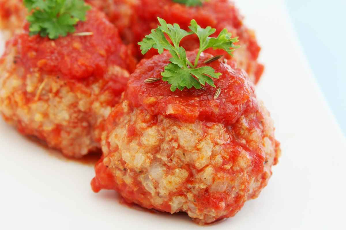 polpette al sugo in un piatto