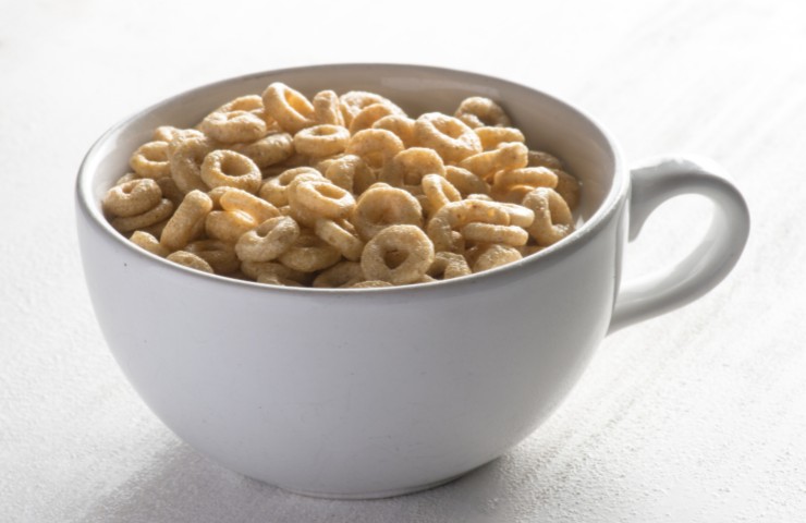 Cereali in una tazza