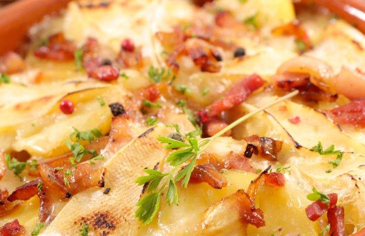 Speck e formaggio fuso mescolati