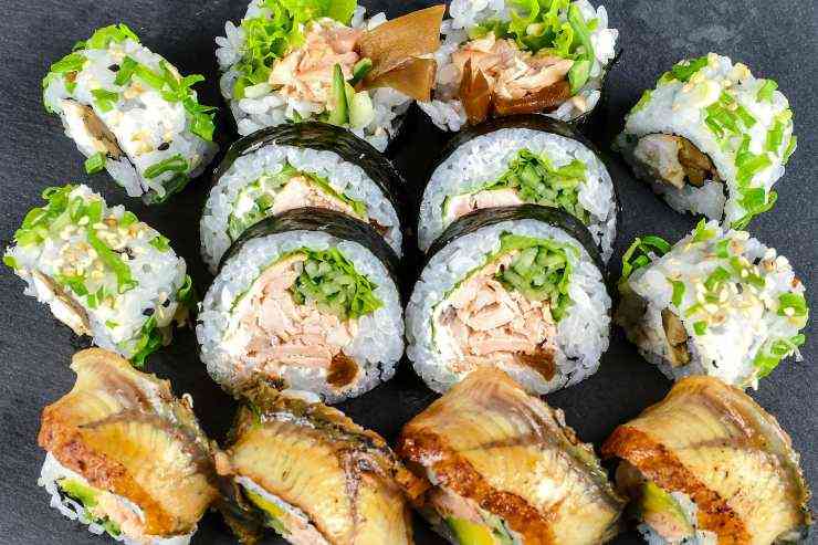 vari tipi di sushi misto