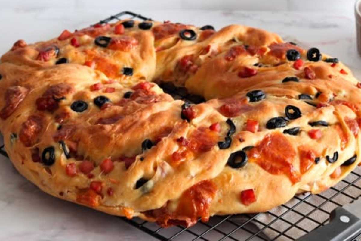 Torta angelica salata su una gratella