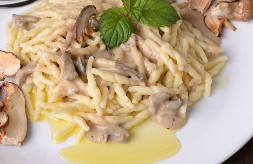 Trofie su un piatto