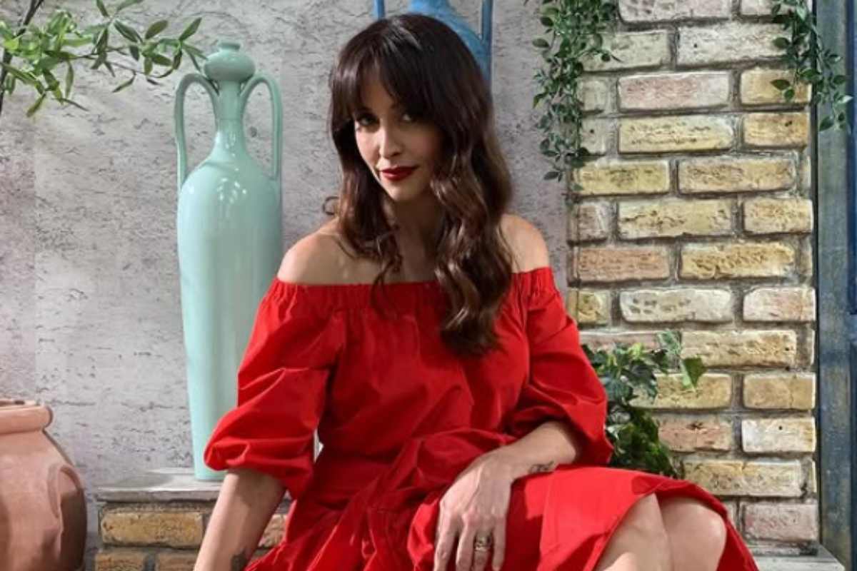 benedetta parodi con un abito rosso