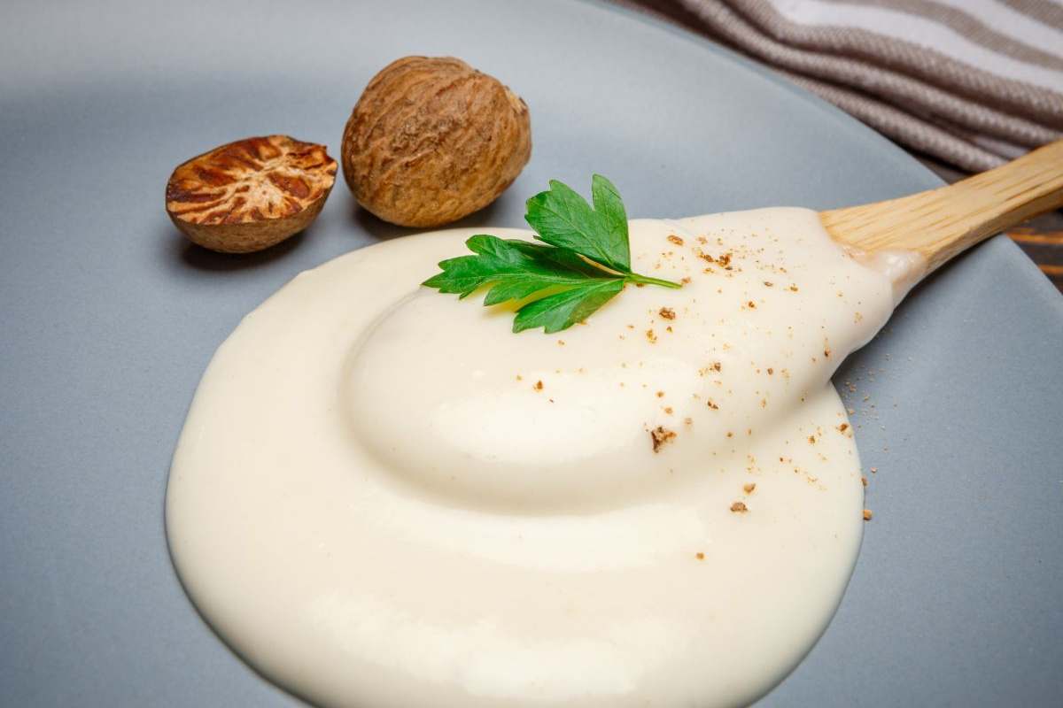 besciamella e noci moscate