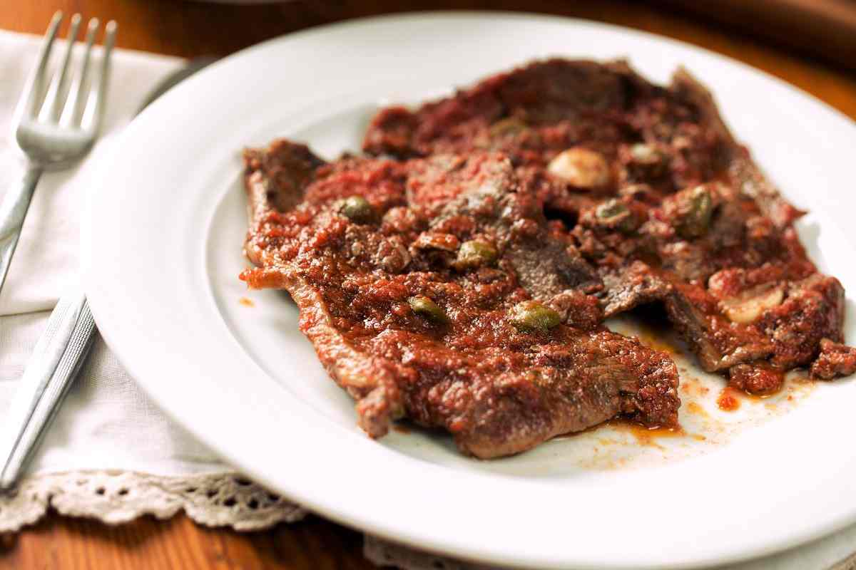 carne con capperi e pomodoro